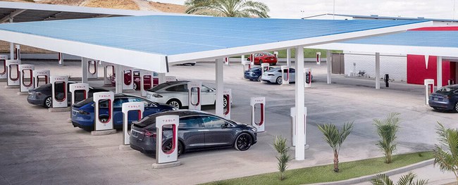 Į Europą atkeliauja elektromobilių įkrovimo tinklas „Supercharger