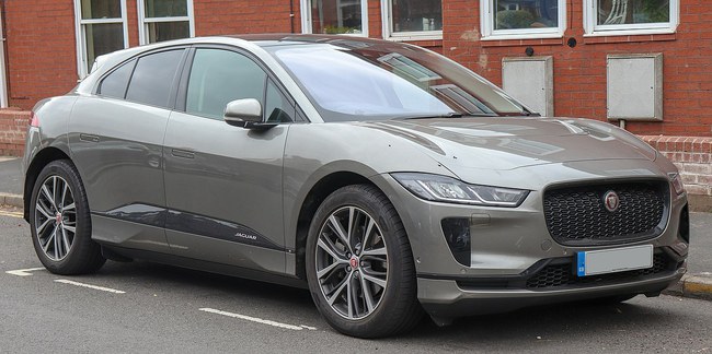 Neįprastas vaizdas elektromobiliuose – kodėl „Jaguar I-Pace“ turi tokias dideles groteles?