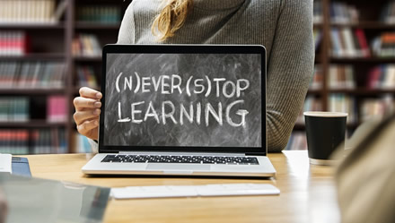 Nesutikę pasirašyti naujų sutarčių ir už mokslą mokėti brangiau studentai teigia sulaukę grasinimų Nesutikę pasirašyti naujų sutarčių ir už mokslą mokėti brangiau studentai teigia sulaukę grasinimų