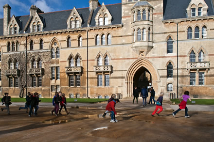 Nuo „Huawei“ nusigręžė Oksfordo universitetas: nebepriims dovanojamų pinigų Nuo „Huawei“ nusigręžė Oksfordo universitetas: nebepriims dovanojamų pinigų