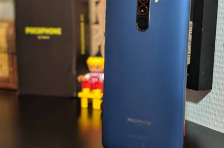„Xiaomi“ išleido atnaujinimą „Pocophone F1“ telefonui