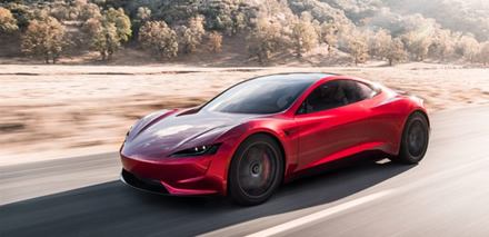 Naujasis „Tesla Roadster“ turės specialų „SpaceX“ paketą ir galės... skraidyti?