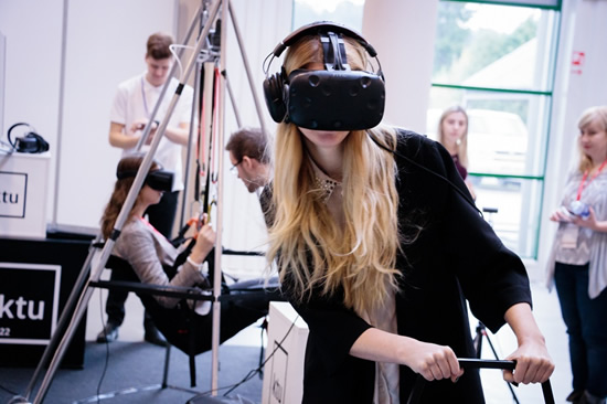 Kaip virtualioji realybė sprendžia tikras problemas