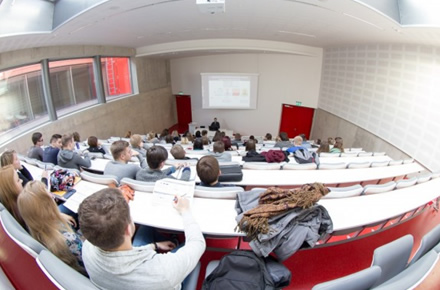 Nuo naujų mokslo metų didinamos studijoms skiriamos valstybės lėšos