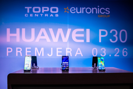 Naujausių „Huawei“ telefonų įvertinti ir įsigyti susirinko dešimtys fanų