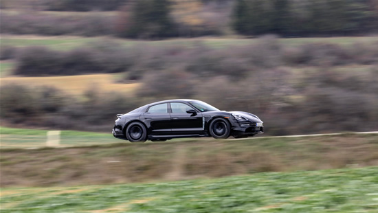 Elektromobilis „Porsche Taycan“ išbandytas net 30 šalių