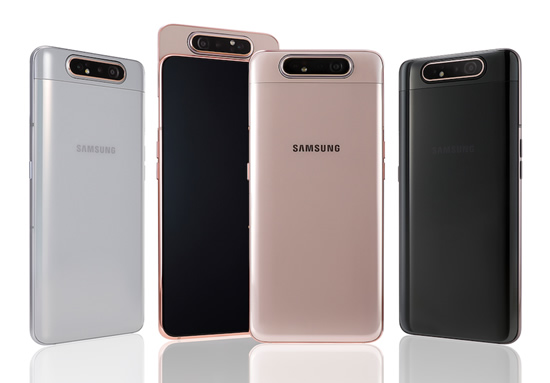 „Samsung“ pristatė pirmąjį „Galaxy“ išmanųjį su besisukančia kamera