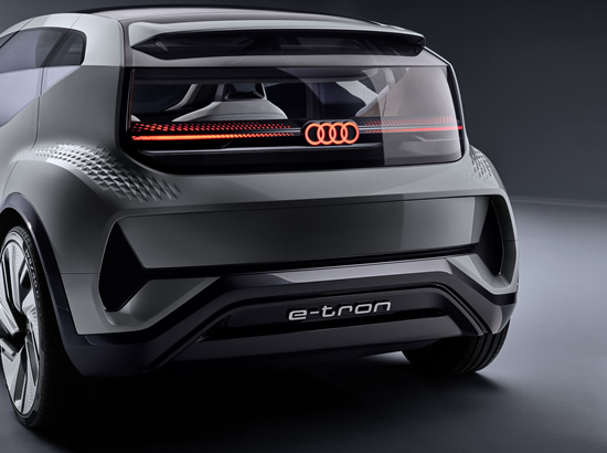 Mobilumas didmiesčiuose: koncepcinis „Audi AI:ME“ elektromobilis