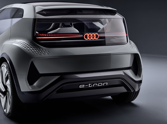 Mobilumas didmiesčiuose: koncepcinis „Audi AI:ME“ elektromobilis Mobilumas didmiesčiuose: koncepcinis „Audi AI:ME“ elektromobilis