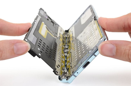 iFixit.com nuotr. / Išardytas „Samsung Galaxy Fold“ telefonas iFixit.com nuotr. / Išardytas „Samsung Galaxy Fold“ telefonas