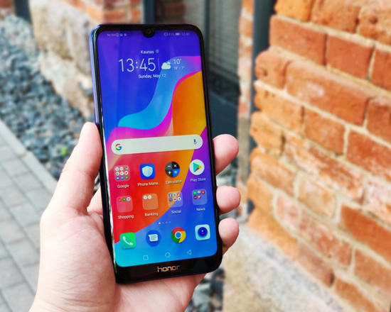 „Honor 8a“ apžvalga „Honor 8a“ apžvalga