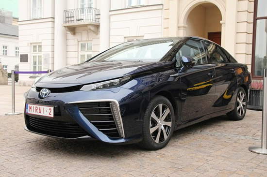 „Toyota Mirai“ – pažangiausias vandenilinis automobilis pasaulyje © Michal Setlak (CC BY-SA 4.0) | commons.wikimedia.org