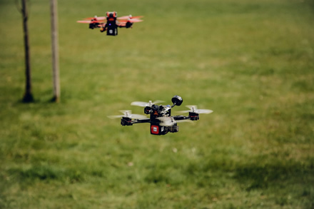 Dronų lenktynės jaunimui – ir pramoga, ir pažintis su žmogaus gerovei skirtomis technologijomis Dronų lenktynės jaunimui – ir pramoga, ir pažintis su žmogaus gerovei skirtomis technologijomis