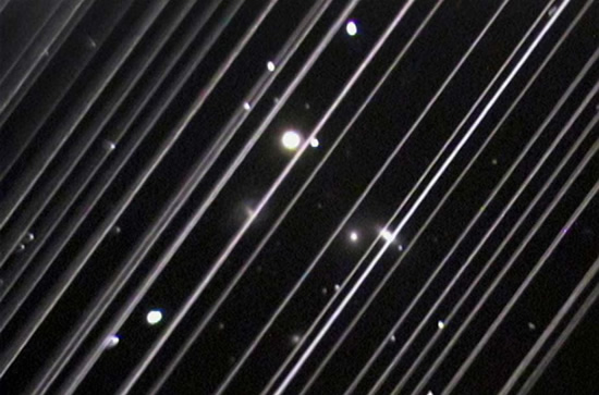 Lovell observatorijos nuotr. / Dirbtiniai palydovai „subraižo“ teleskopais daromas kosmoso nuotraukas
