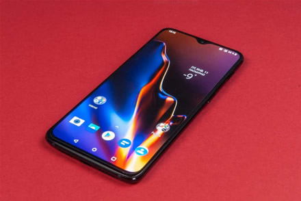 Prekyboje pasirodė standartinė „OnePlus 7“ versija Prekyboje pasirodė standartinė „OnePlus 7“ versija