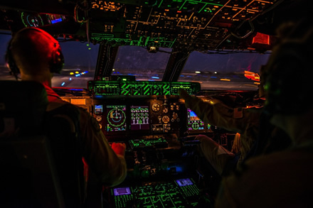 „Boeing“ žada nustebinti pasaulį vienu pilotu kabinoje