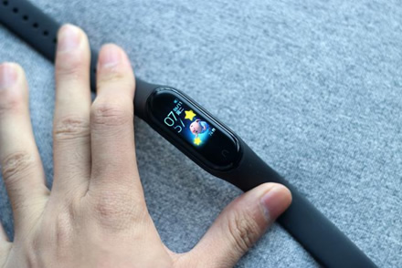 „Xiaomi Mi Band 4“ anonsas: dar protingesnė apyrankė su OLED ekranu ir NFC