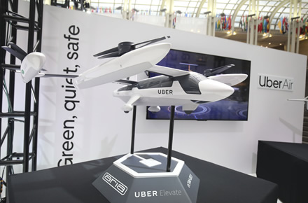 „Uber“ pristato naują savaeigę transporto priemonę bei maisto pristatymo dronais testus