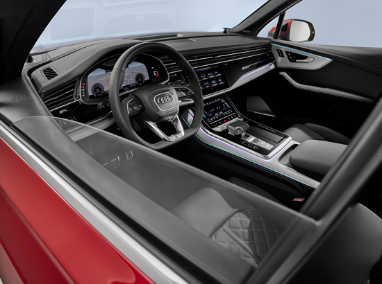Pakylėtas į naują lygį: atnaujintas „Audi Q7“
