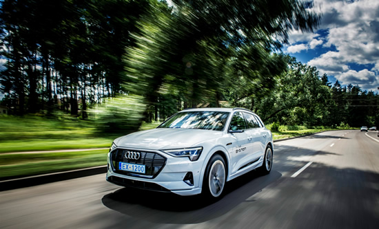 „Audi e-tron“ su virtualiais išoriniais veidrodėliais – jau Lietuvos gatvėse