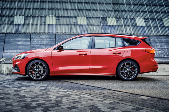 Subalansuotas: naujasis „Ford Focus ST“ išplėtė „karštojo hečbeko“ sąvoką