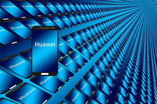 „Huawei“ nepasiduoda spaudimui: su savo operacine sistema žada nuimti „Android“ karūną