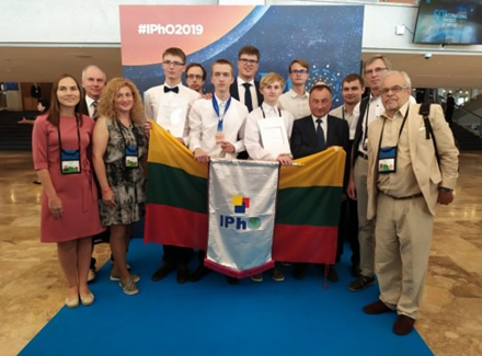 Jaunieji fizikai iš olimpiados Izraelyje grįžta su bronzos medaliais Jaunieji fizikai iš olimpiados Izraelyje grįžta su bronzos medaliais