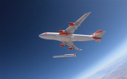 „Virgin Galactic“ paleidžia raketą © universetoday.com nuotr. „Virgin Galactic“ paleidžia raketą © universetoday.com nuotr.