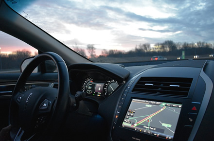 Automobilių ruletė: ar išmanieji įrenginiai automobiliams yra saugūs? Automobilių ruletė: ar išmanieji įrenginiai automobiliams yra saugūs?