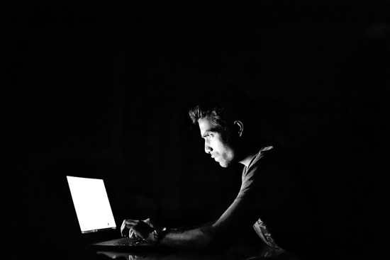 Kodėl sutrikusi profesinio ir asmeninio gyvenimo pusiausvyra yra kibernetinio saugumo problema?