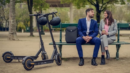 Naujasis „Segway-Ninebot“ elektrinis paspirtukas įveikia 65 km atstumą