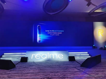 „Realme“ pristatė labai pigius telefonus – keturios kameros, stilingas dizainas ir dėmesio vertos galimybės