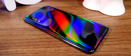 „Samsung Galaxy A50“ sulaukė sistemos atnaujinimo – patobulinta baterija ir pirštų antspaudų jutiklis