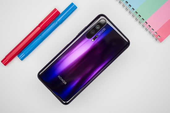 Geriausias gyvenimo būdo išmanusis telefonas 2019-2020: „Honor 20 Pro“ Geriausias gyvenimo būdo išmanusis telefonas 2019-2020: „Honor 20 Pro“