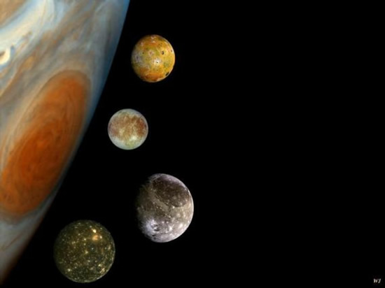 Šiame montaže – pagrindiniai Jupiterio palydovai (iš viršaus į apačią) – Ija, Europa, Ganimedas, Kalista