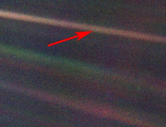„Šviesiai mėlynas taškas“ – Žemė 6 mlrd. kilometrų atstumu © NASA nuotr.