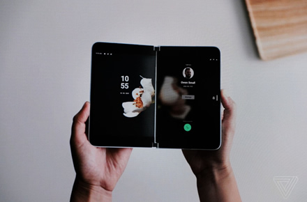 „Microsoft“ visus nustebino ir pristatė „Surface Duo“, telefoną su dviem ekranais „Microsoft“ visus nustebino ir pristatė „Surface Duo“, telefoną su dviem ekranais