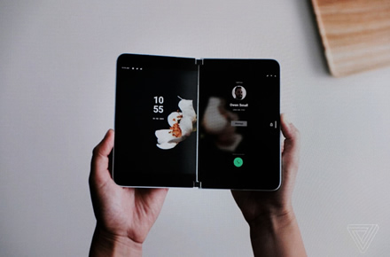„Microsoft“ visus nustebino ir pristatė „Surface Duo“, telefoną su dviem ekranais