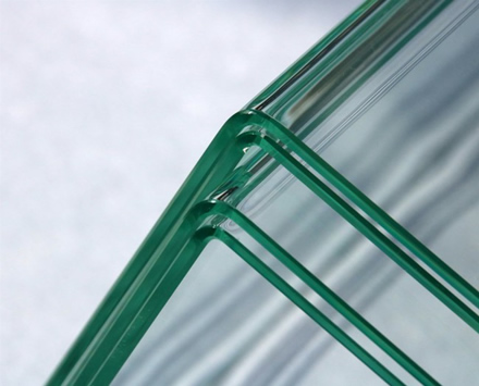 Naujasis metodas buvo panaudotas sulenkti 3 mm storio stiklo lakštams © Fraunhofer’io institutas Naujasis metodas buvo panaudotas sulenkti 3 mm storio stiklo lakštams © Fraunhofer’io institutas