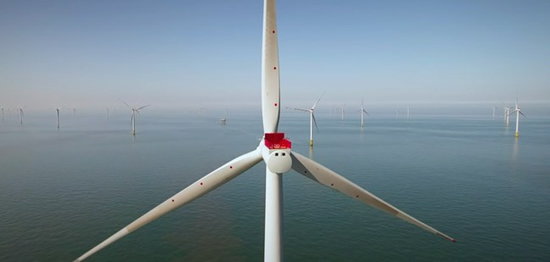 Didžiausias pasaulyje jūrinių vėjo jėgainių parkas „Hornsea One“ © „ITV News“ | youtu.be
