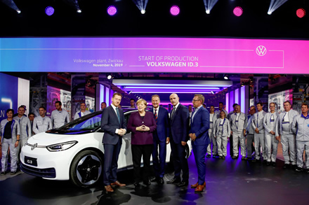 „Volkswagen“ pradėjo serijinę elektromobilio ID.3 gamybą