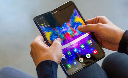Kiti metai žada daugiau sulenkiamų telefonų Kiti metai žada daugiau sulenkiamų telefonų
