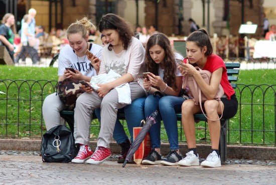 Socialiniai įgūdžiai ar socialiniai tinklai: kur pranašesnė jaunoji Z karta?