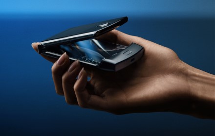 „Motorola Razr“ – legenda sugrįžo su sulankstomu „Flex View“ ekranu „Motorola Razr“ – legenda sugrįžo su sulankstomu „Flex View“ ekranu