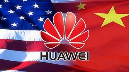 JAV gavo daugiau nei 300 prašymų dėl leidimo prekiauti su „Huawei“
