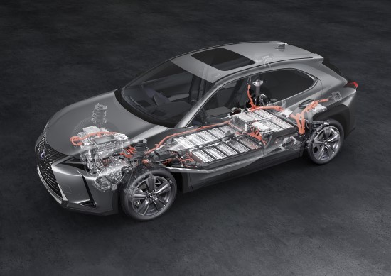 „Lexus“ pristatė pirmąjį elektrinį automobilį