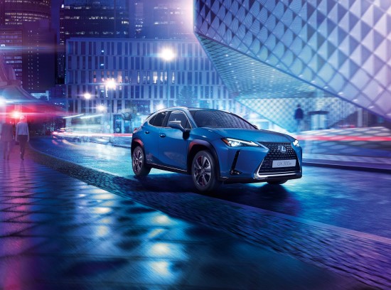 „Lexus“ pristatė pirmąjį elektrinį automobilį