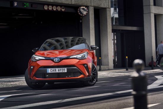 Naujojo „Toyota C-HR“ staigmena – 184 AG hibridinė sistema