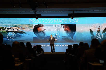 Michael Dell pristatė „Dell Technologies“ 2030 metų viziją Michael Dell pristatė „Dell Technologies“ 2030 metų viziją