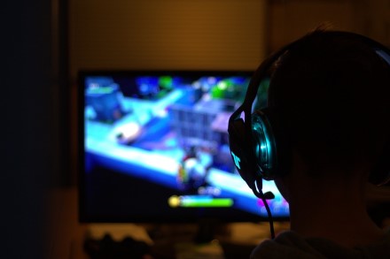 Naujas tyrimas atskleidė, kad socialiniai tinklai ir televizija sukelia nerimą, o štai kompiuteriniai žaidimai – ne